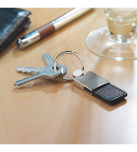 Porta-chaves em metal e PU. Caixa individual preta.